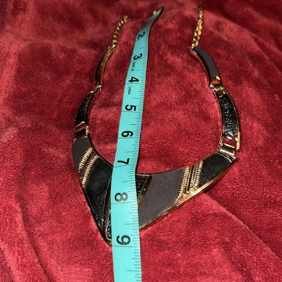 BCBG MaxAzria Vintage Glam Retro Curved Enamel Black  Gold Statement Necklace - Picture 8 of 14
